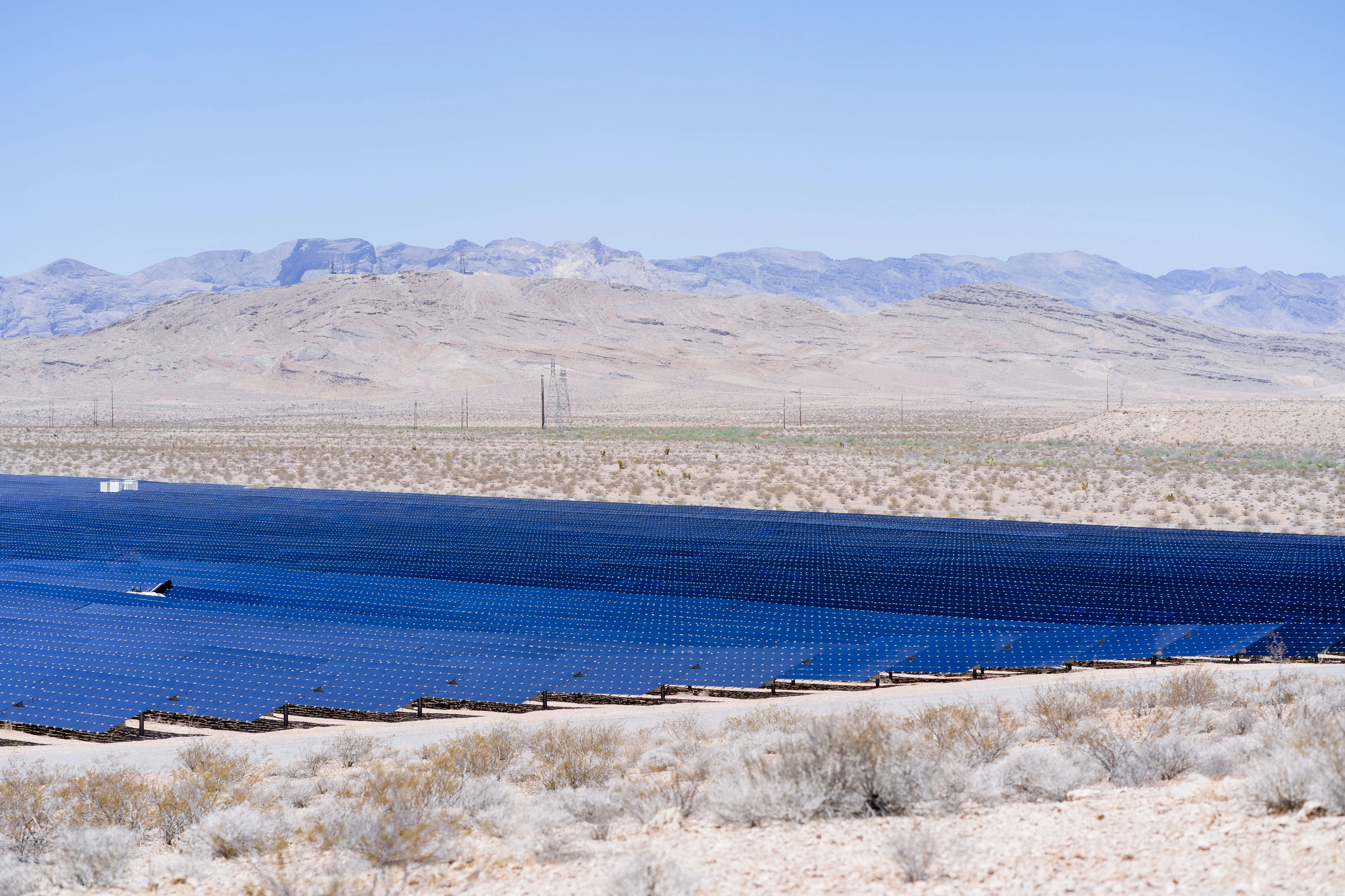 Remote battery energy storage installation in open terrain